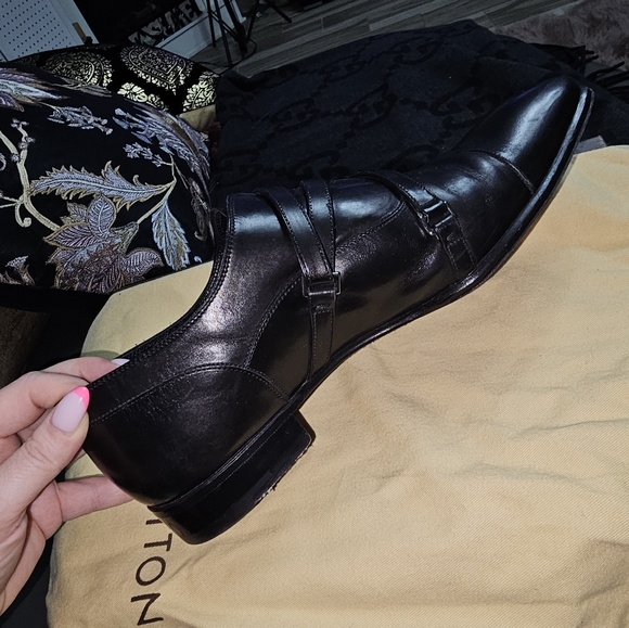 Louis Vuitton Mens Black LV Logo Equinox Shoes Derby Size: 8.5 main image 9